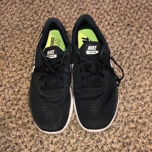 Black Nike Free Runs